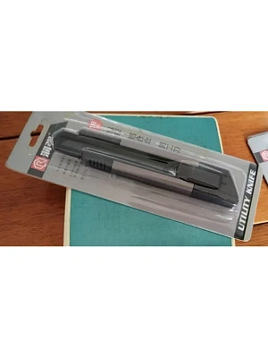 Нож 18 мм выдвижное лезвие, BLACK (LASTING TOOLS)